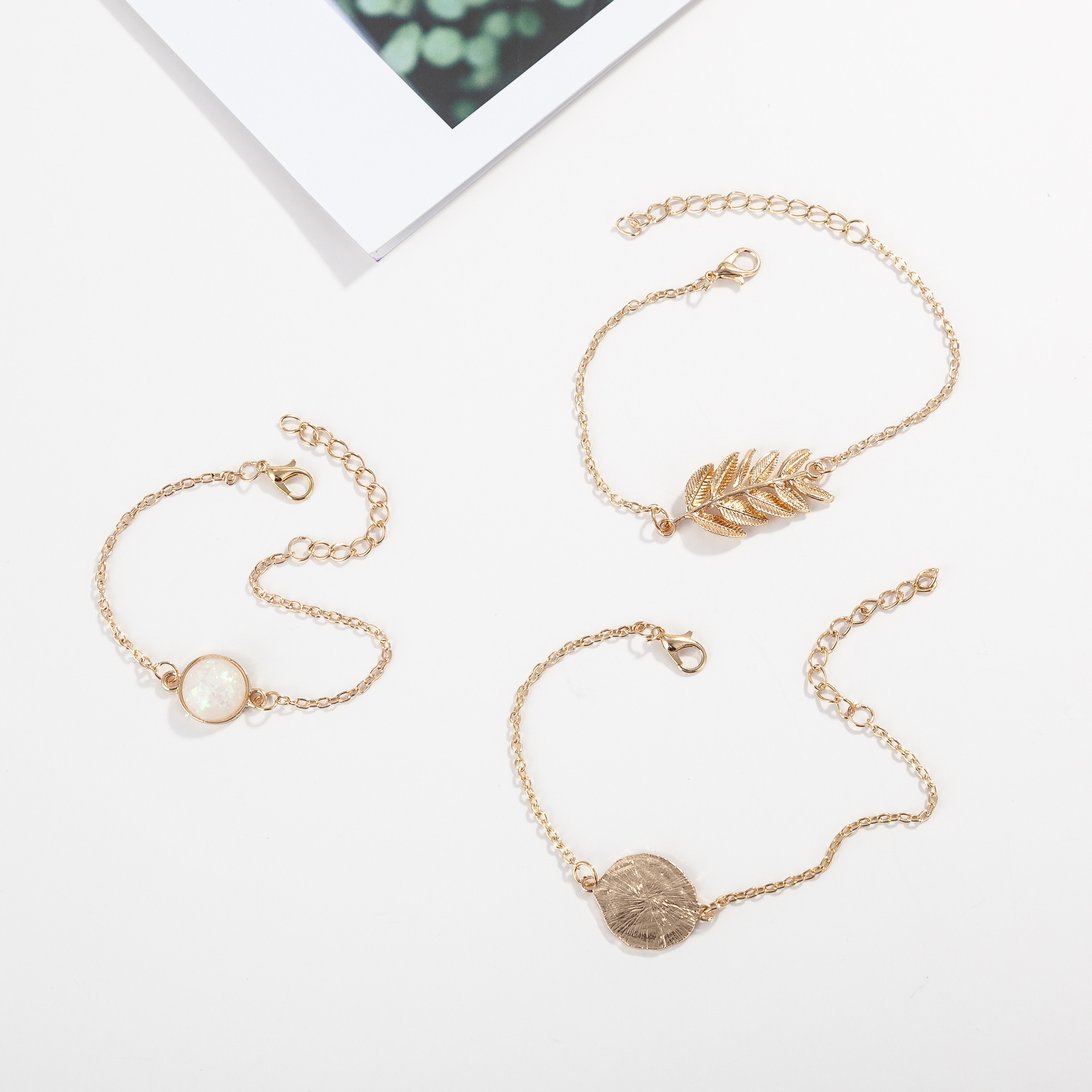 3-piece alloy leaf gemstone bracelet - Image 3