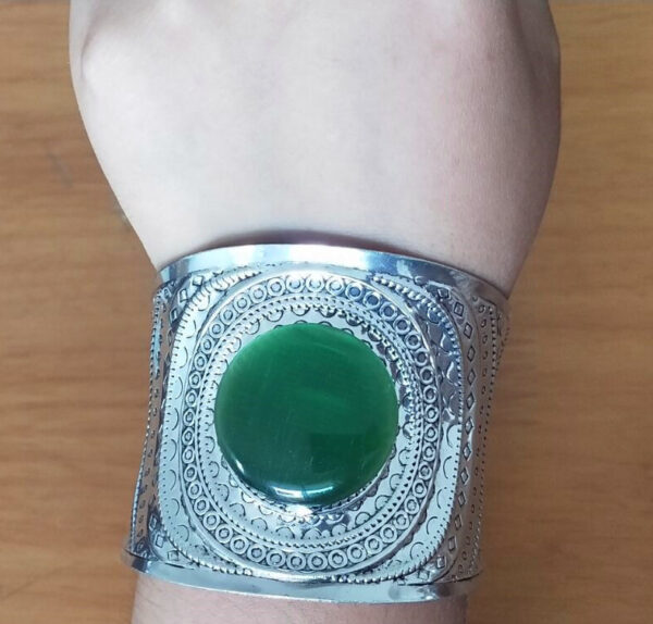 Bohemian Simple Inlaid Water Drop Gemstone Bead Claw Bracelet - Image 3