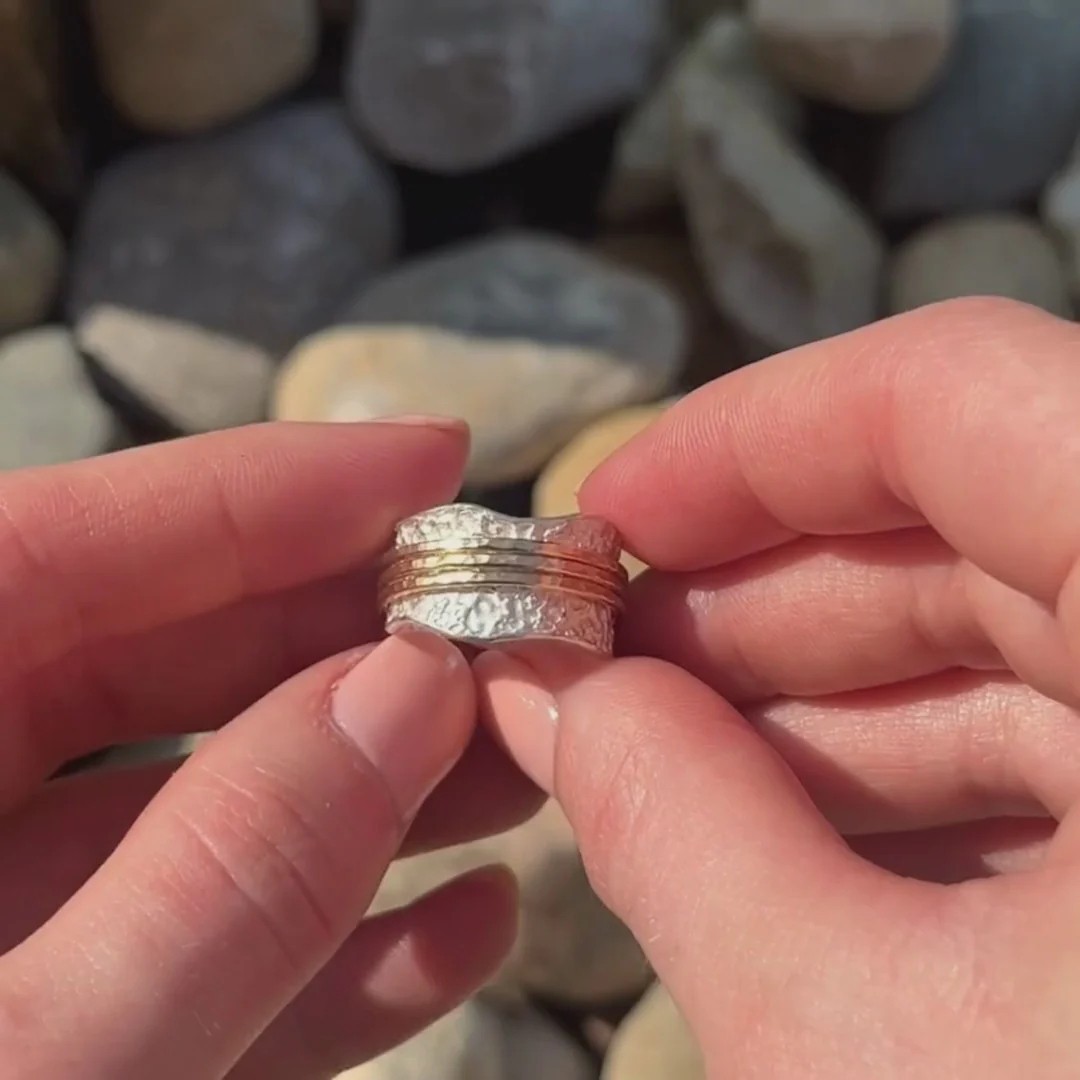 Rotating Pattern Ring For Women - Image 3