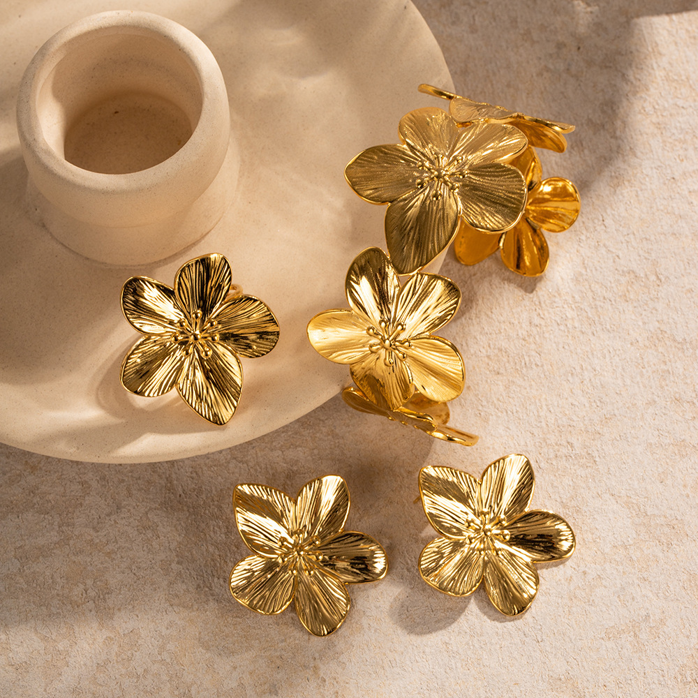 Golden Flower Ornament Suit Summer Beach Essential Special Interest Light Luxury Versatile Accessories New - Image 3